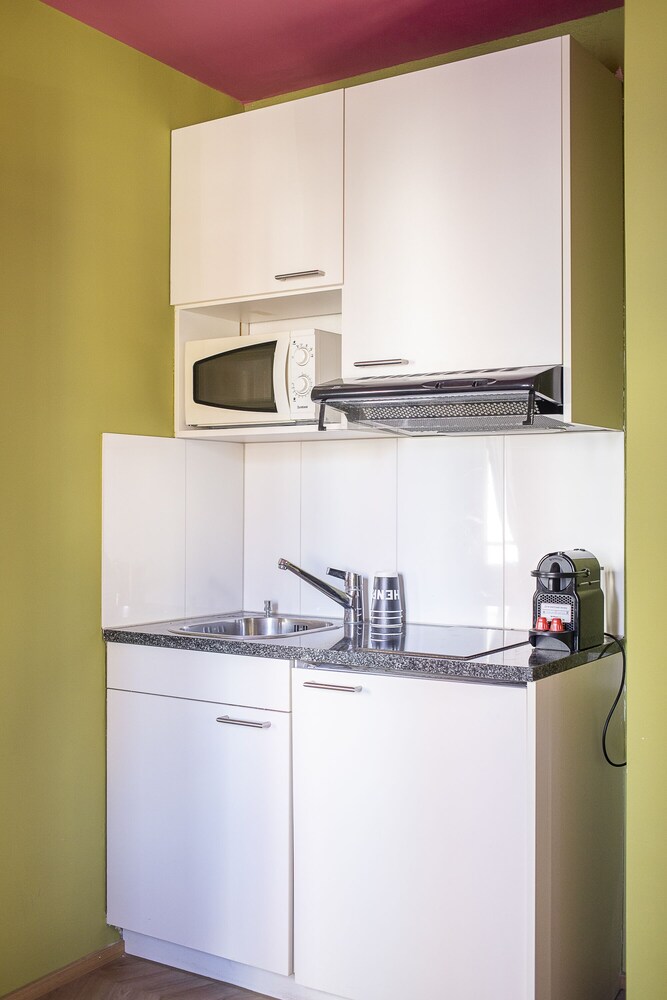 Photo - The Henry Self Check-In Guesthouse