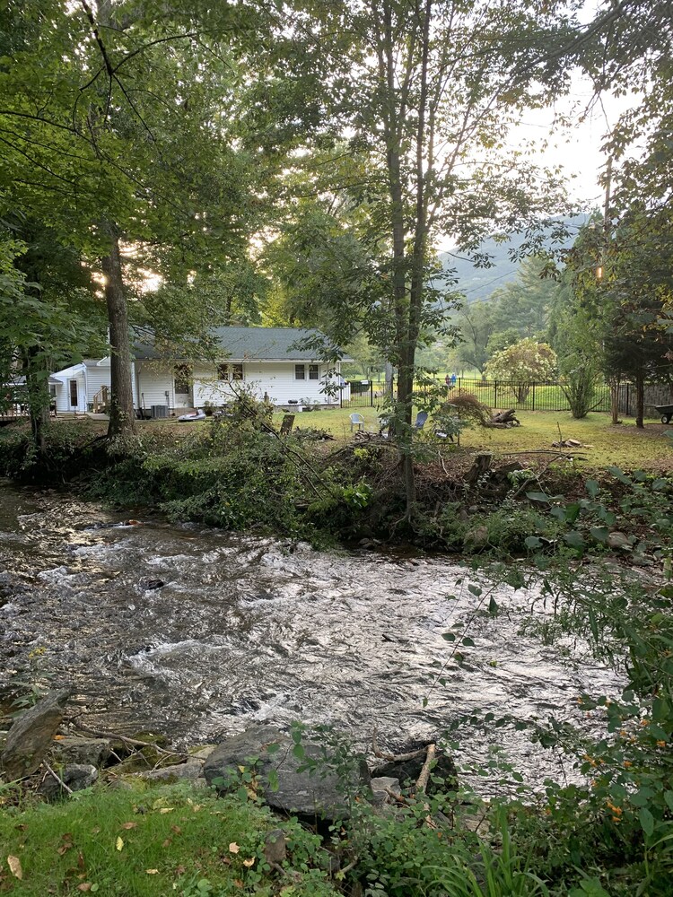 Cozy Creek side 3 Bedroom Home