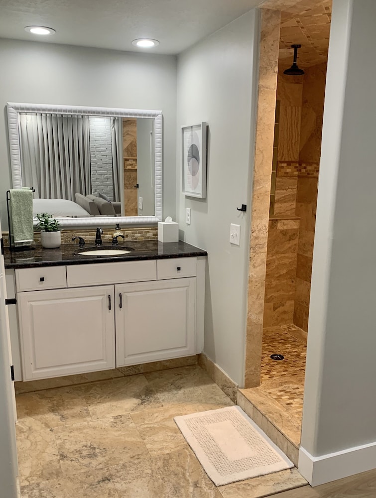 Private & Clean Apartment 5 Min Walk To Beach