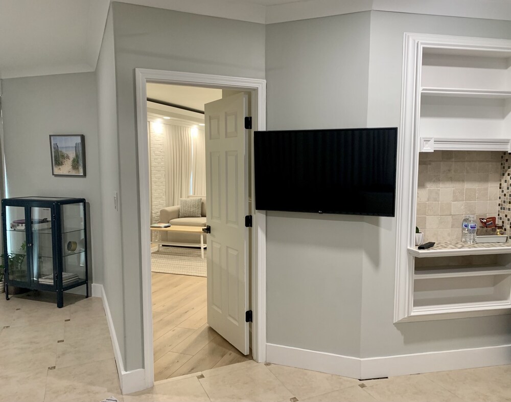 Private & Clean Apartment 5 Min Walk To Beach