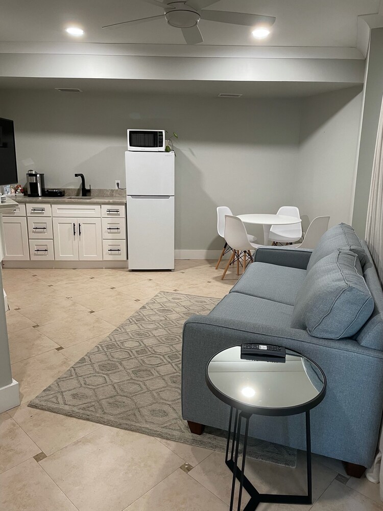 Private & Clean Apartment 5 Min Walk To Beach