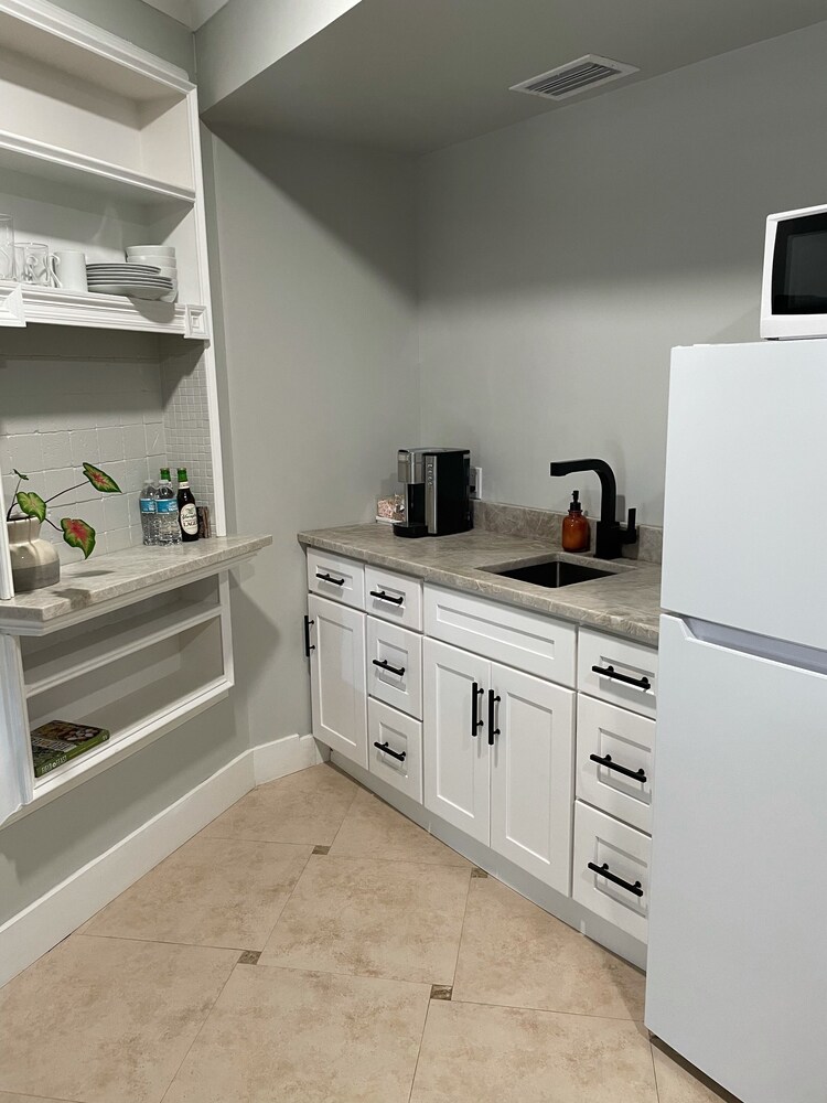 Private & Clean Apartment 5 Min Walk To Beach