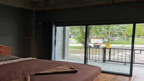 Minibar, free WiFi, linens