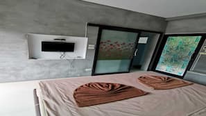 Minibar, free WiFi, linens