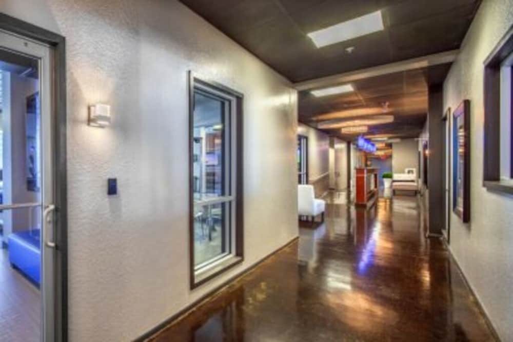 Penthouse Apt w/ Pool View, 2 Master Bedrooms