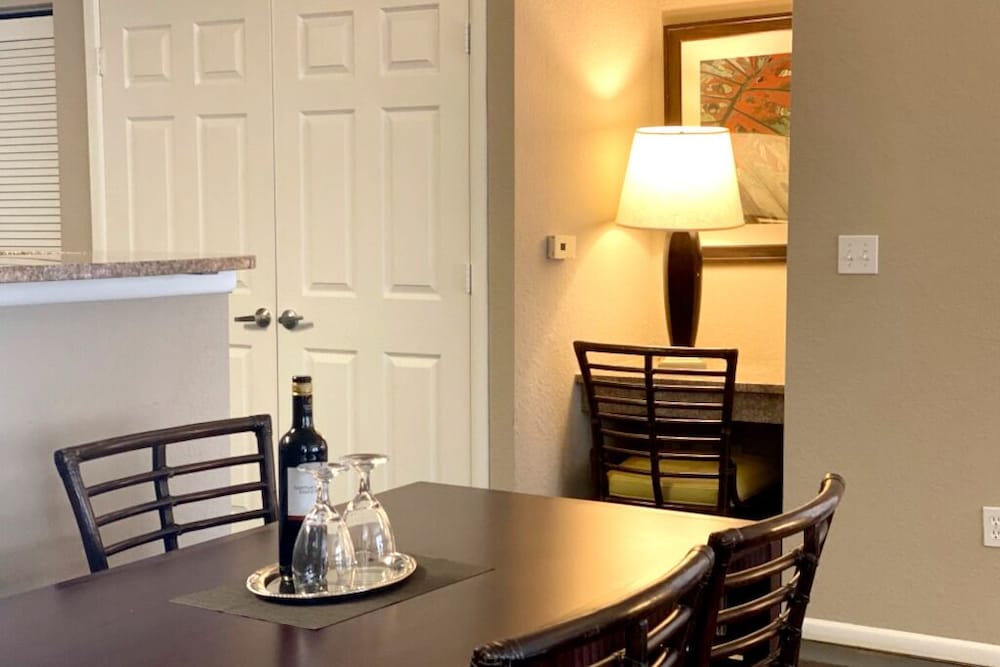 Penthouse Apt w/ Pool View, 2 Master Bedrooms