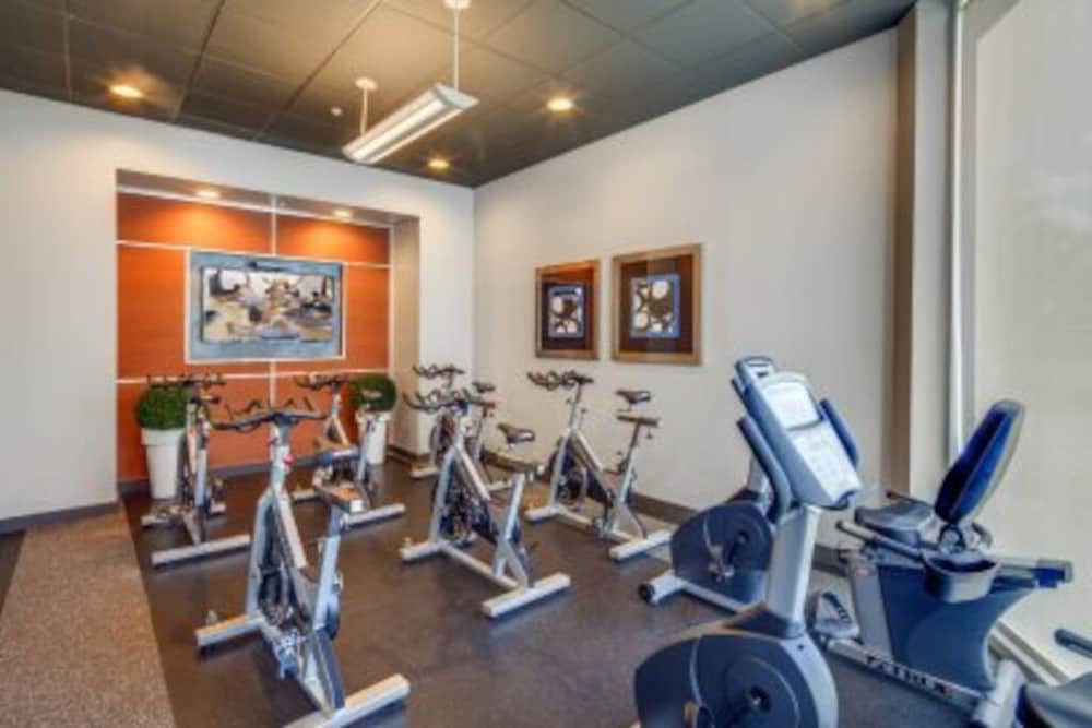 Penthouse Apt w/ Pool View, 2 Master Bedrooms