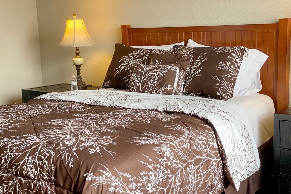 Penthouse Apt w/ Pool View, 2 Master Bedrooms