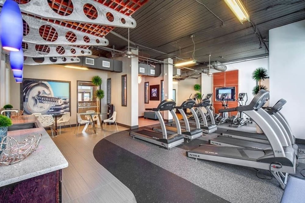 Penthouse Apt w/ Pool View, 2 Master Bedrooms