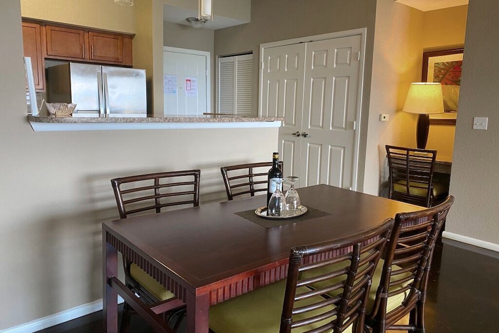 Penthouse Apt w/ Pool View, 2 Master Bedrooms