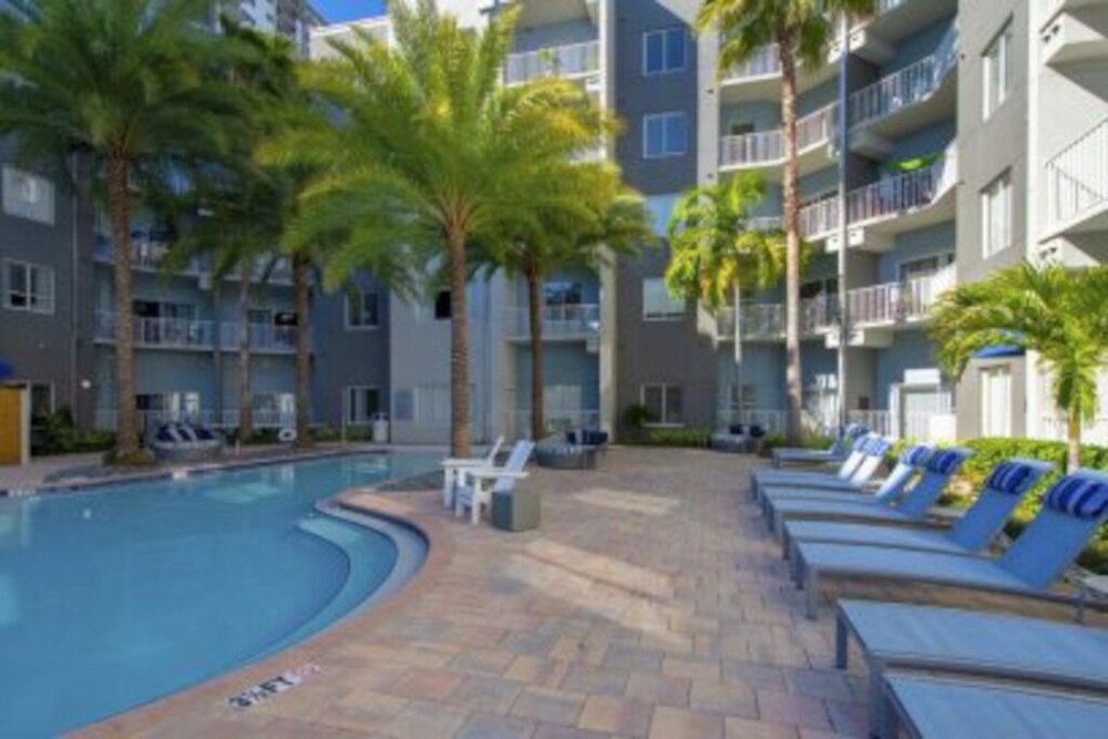 Penthouse Apt w/ Pool View, 2 Master Bedrooms