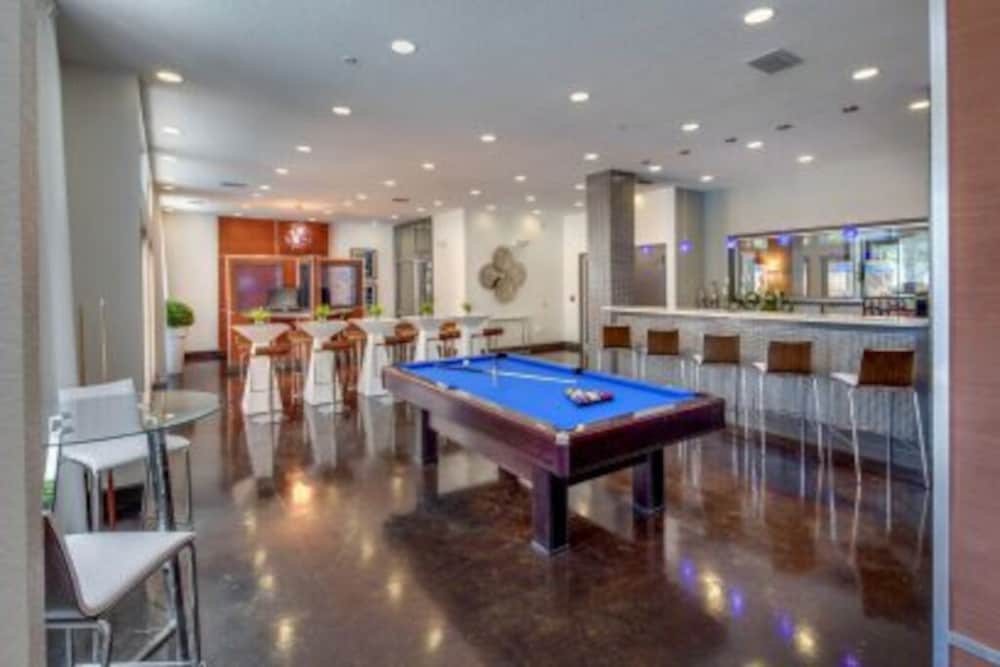 Penthouse Apt w/ Pool View, 2 Master Bedrooms