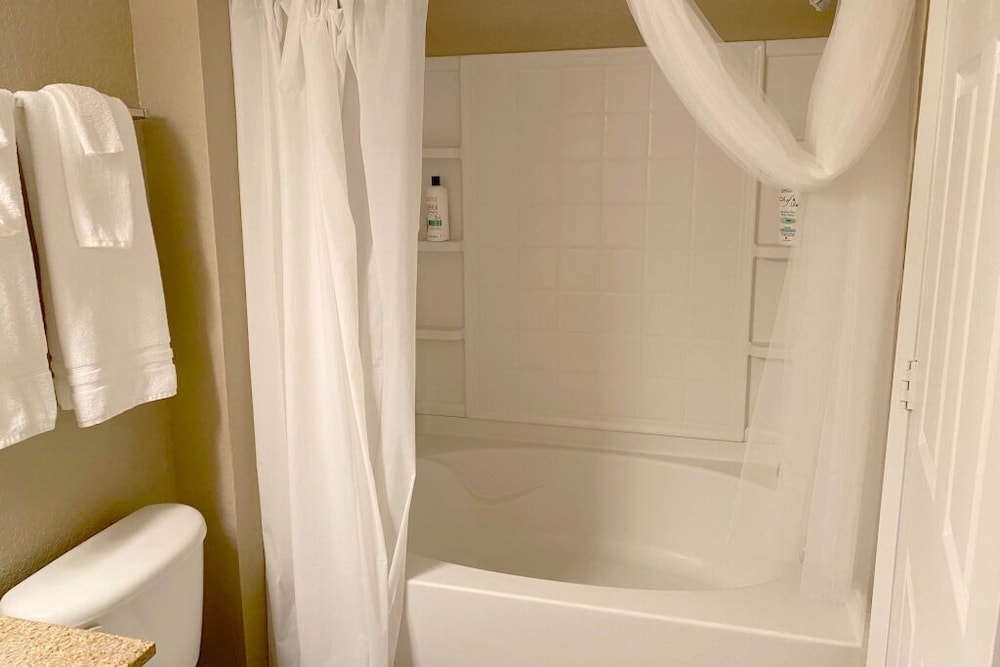 Penthouse Apt w/ Pool View, 2 Master Bedrooms