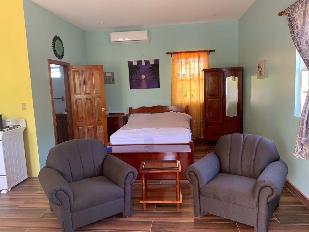 Lily Pad II Brand New Studio Style Cottage Safe Quiet Area Caye