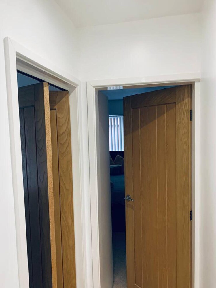 Stylish and Immaculate 2-bed Apartment in Leigh