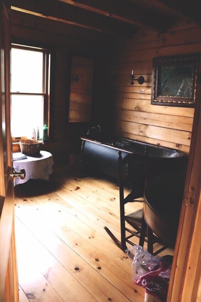 Private Log Cabin Rental Deals & Reviews (Drayton Valley, CAN) Wotif