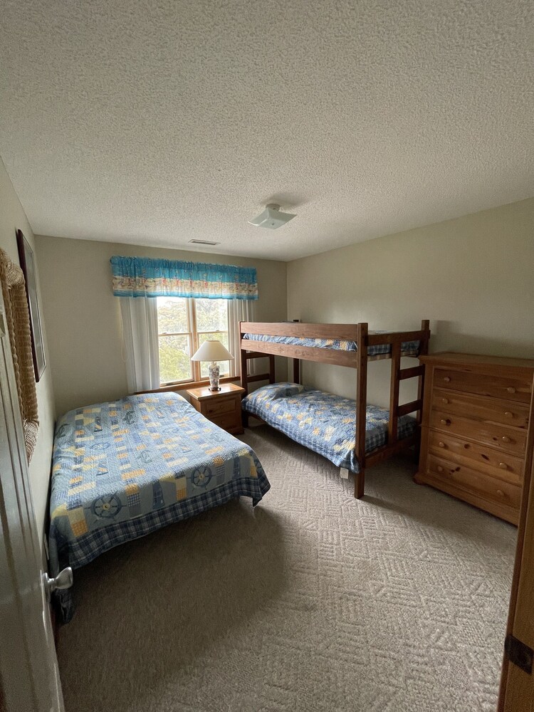 Pet Friendly in Superb Avon Location, A/C, Free WiFi & Sound Views