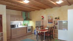 Kühlschrank, Mikrowelle, Ofen, Herd