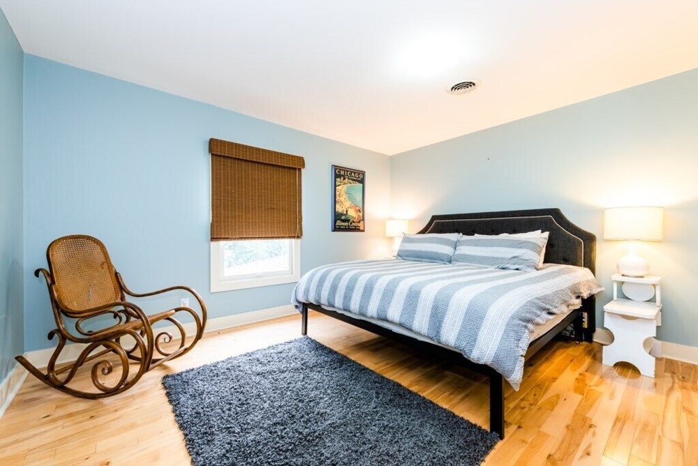 Beautiful Union Pier Condo with Association Pool! Union Pier Vrbo