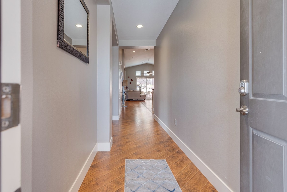 Large, 5 bedroom Vacation Home** North Las Vegas Vrbo