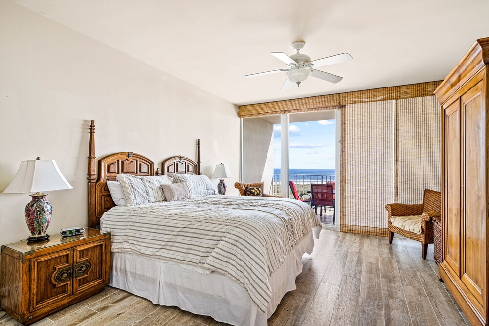 Spacious Three Bedroom FamilyFriendly Condo with Gulf Views