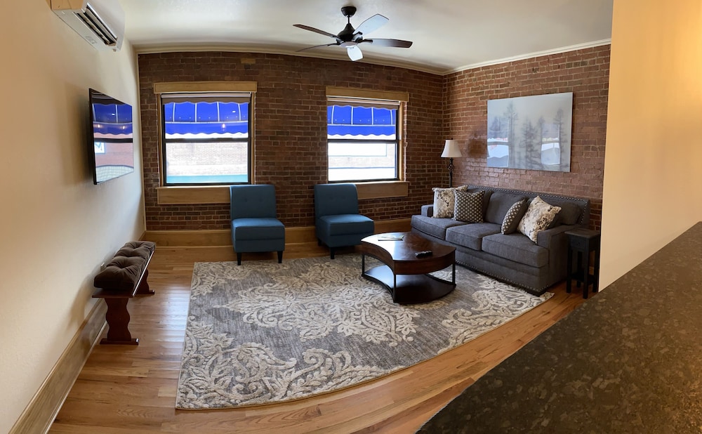 Main St. Retreats-Brand New 2 BR Downtown Apt. 106