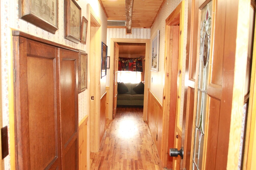 Holistic Health Day Spa and Lodging. Unit 2 Pampering in the Big Pines