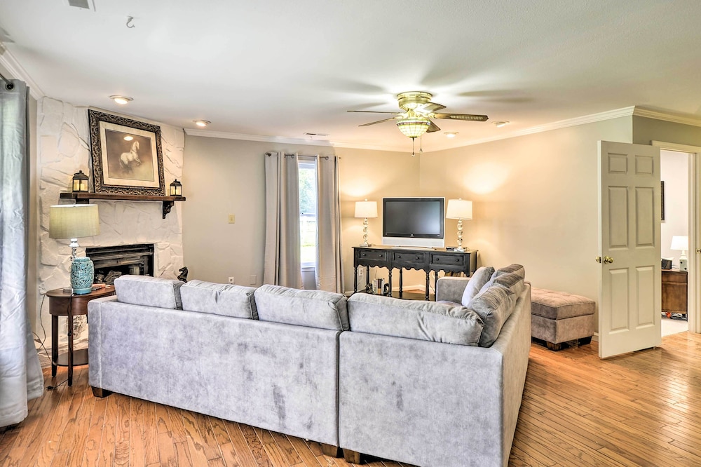 Horse-Friendly Alabama Home-Away-From-Home!