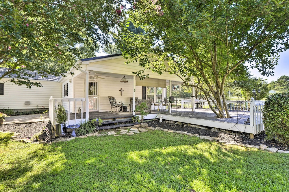 Horse-Friendly Alabama Home-Away-From-Home!