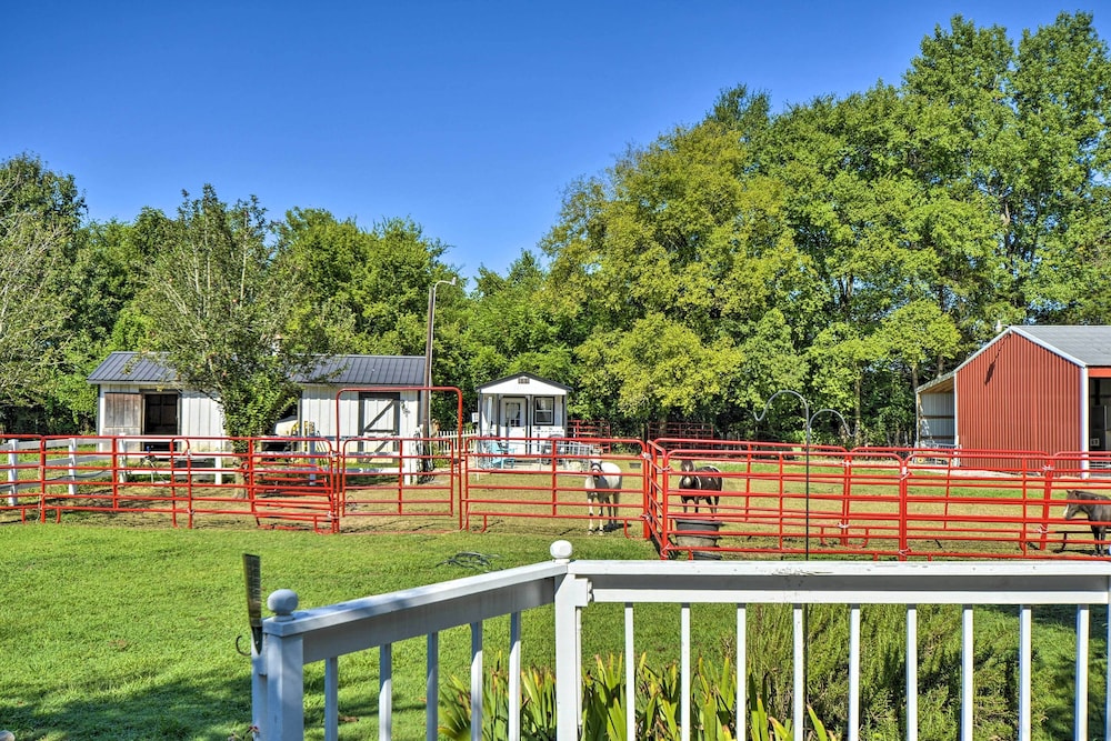 Horse-Friendly Alabama Home-Away-From-Home!