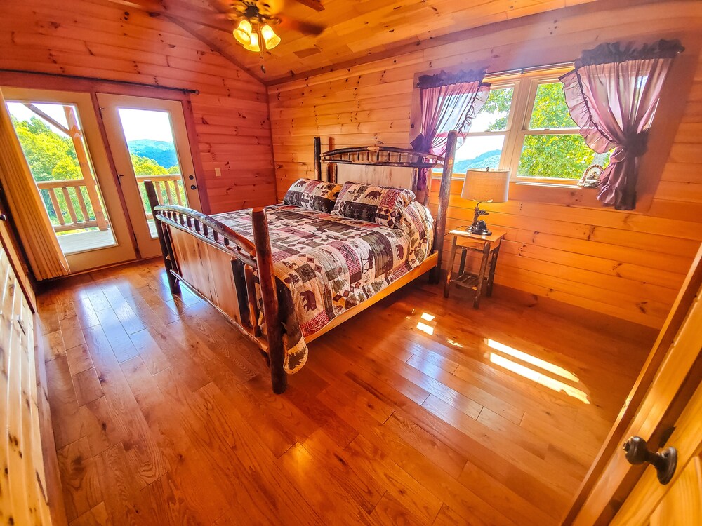 LOW SEPTEMBER RATES! Million Dollar Views3BR3BA w/ HotTub & LongRange