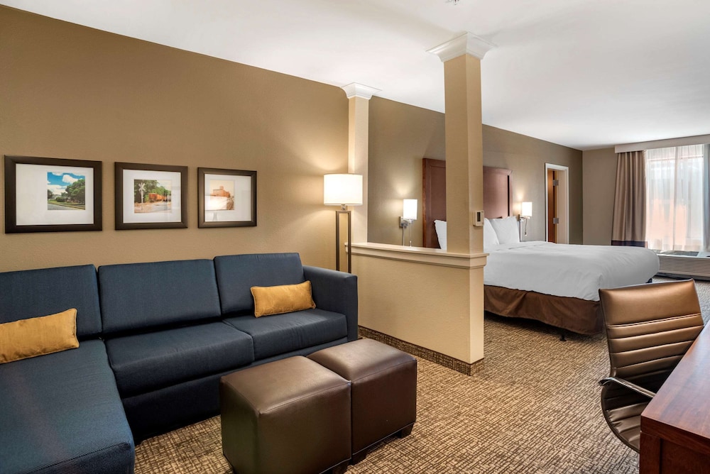 Comfort Inn & Suites Harrisonburg in Harrisonburg | Best Rates & Deals
