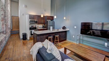 2BR at Hawthorne Lane en Charlotte: Aprovecha tarifas | Travelocity