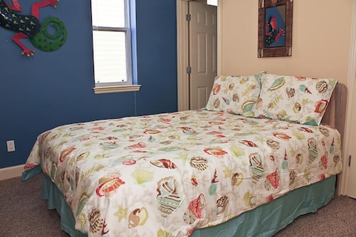 #1 BEACH N VIEW IS YOUR NUMBER 1 destination for beach living with family and friends! in St. George Island, United States