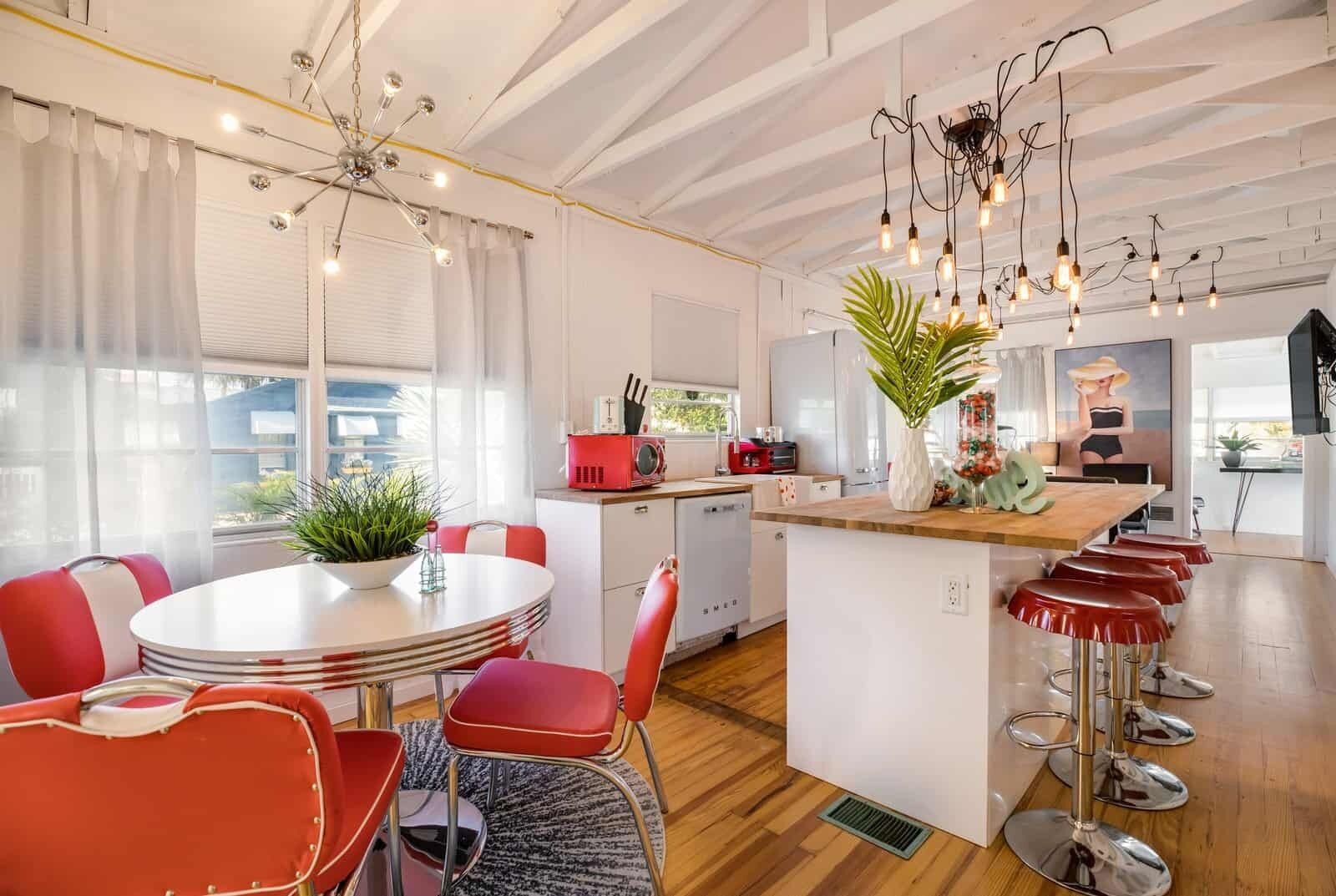 Adorable Vintage 3 Bedroom Beach Cottage On Pine Ave 2020 Room Prices Deals Reviews Expedia