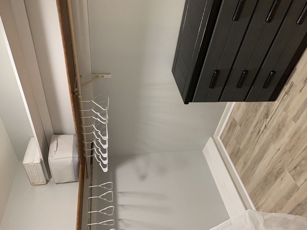 "Zen Oasis"-Private Suite, king bed, kitchenette