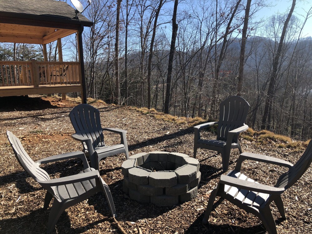 Mountain Views,  Fire Pit, Minutes From Downtown Asheville