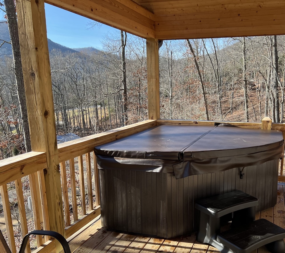 Mountain Views,  Fire Pit, Minutes From Downtown Asheville