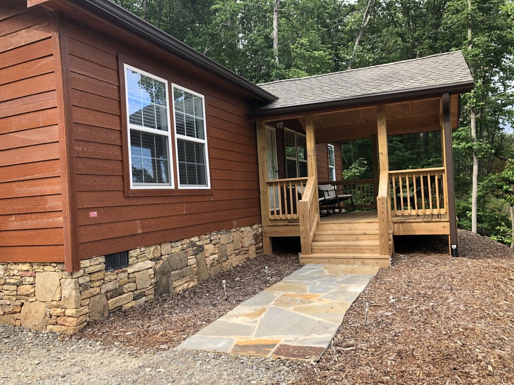 Mountain Views,  Fire Pit, Minutes From Downtown Asheville