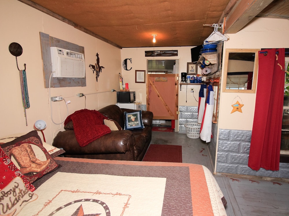 12th St. Cowboy Corner Bandera, TX Bandera Vrbo
