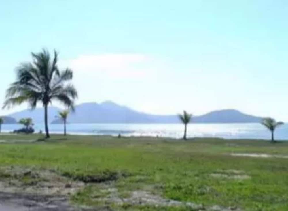 Casa Na Praia Das Palmeiras Caraguatatuba In Caraguatatuba Hotel Rates Reviews On Orbitz