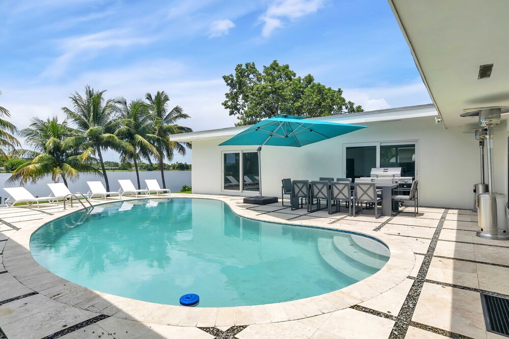 ***Luxury Lake Front Miami House, MUST SEE***