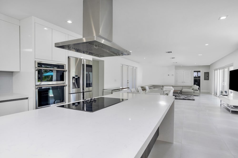 ***Luxury Lake Front Miami House, MUST SEE***