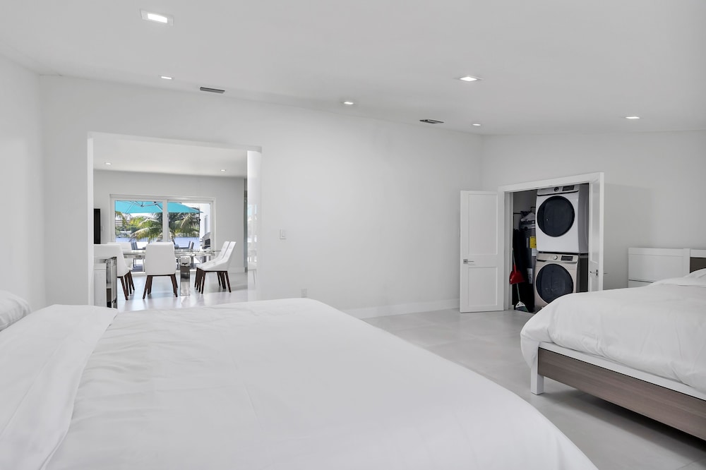 ***Luxury Lake Front Miami House, MUST SEE***