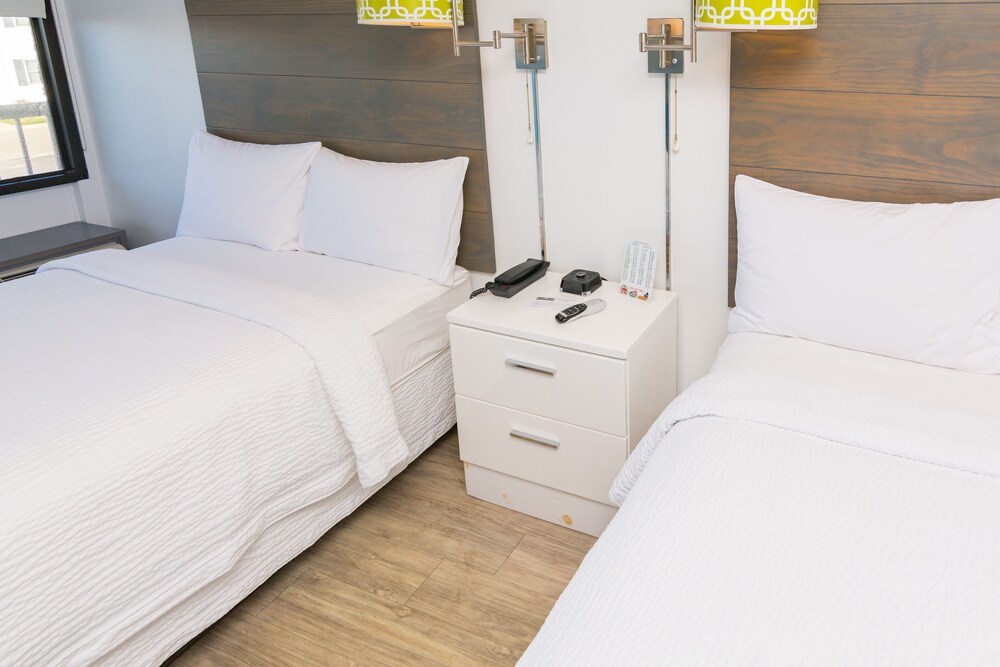 Beach House Dewey - Double Bed Room