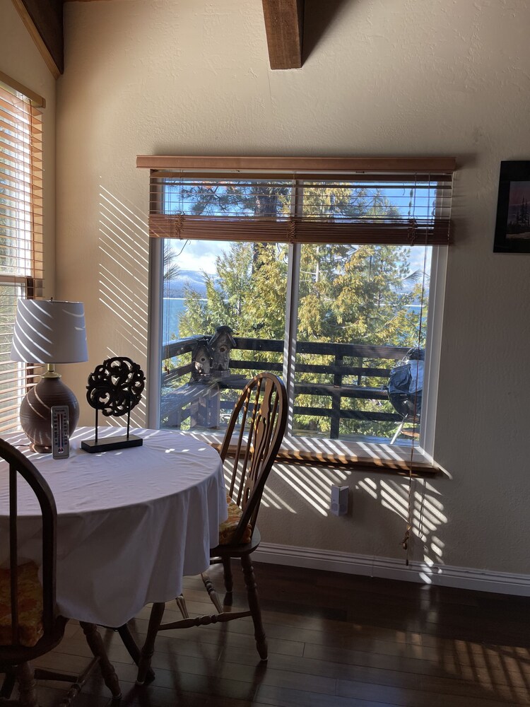 Lake Almanor Country Club Waterfront Cabin