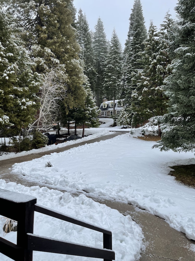 Lake Almanor Country Club Waterfront Cabin