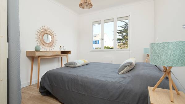1 chambre, fer et planche à repasser, accès Internet
