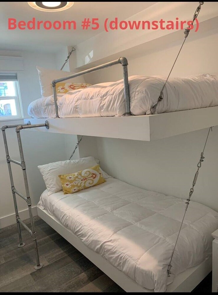 Just renovated! Premier location 6 bedrooms, amazing views, wide canal, POOL! Rockport Vrbo