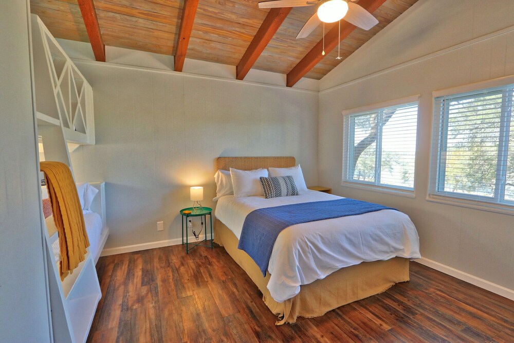 Modern Cottages with Prime Canyon Lake Access Canyon Lake Vrbo